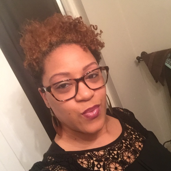 Meet your Posher, Tiffany - Picture 1 of 1